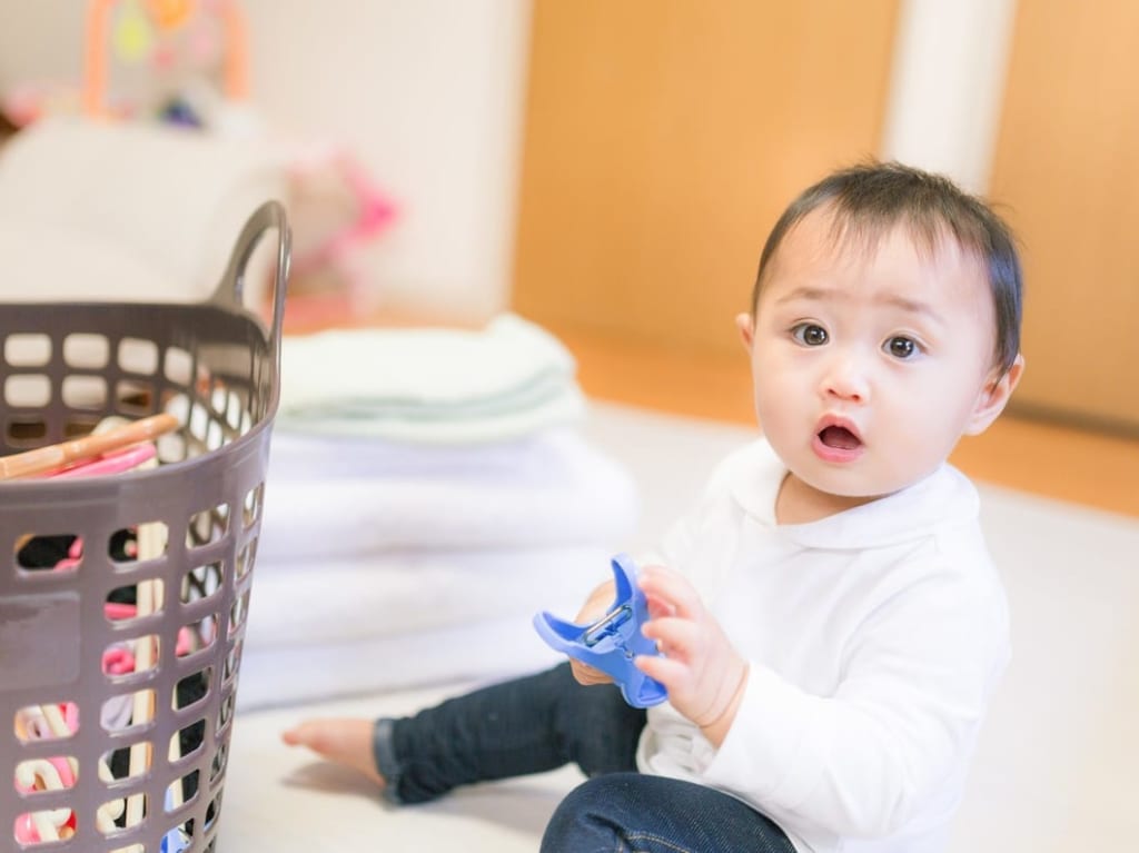 赤ちゃんが遊んでる