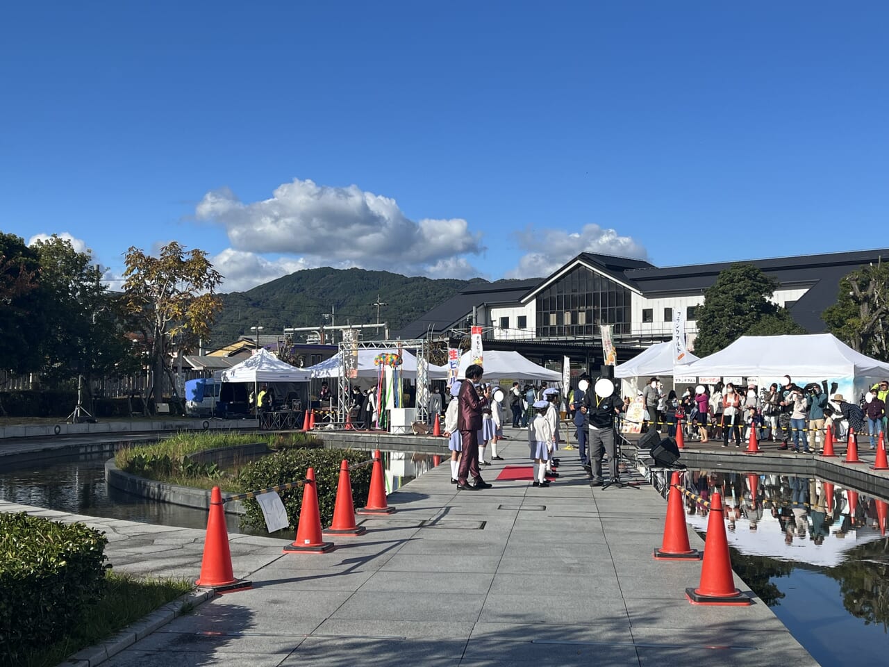 加茂駅前公園ステージ