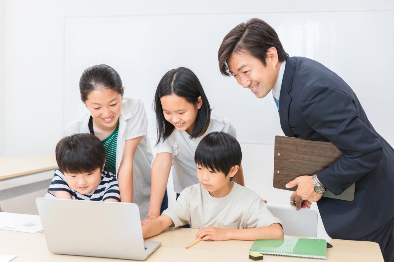 みんなでパソコンをする
